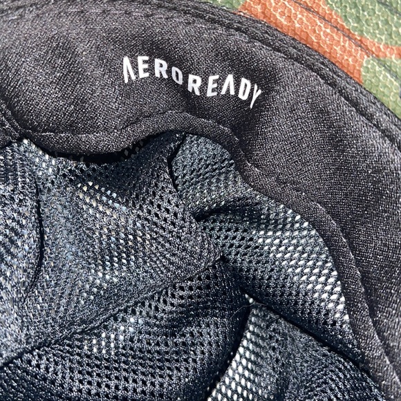 ADIDAS BUCKET HAT - Picture 4 of 5